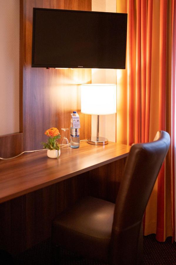 חאן Hotel Im Park מראה חיצוני תמונה