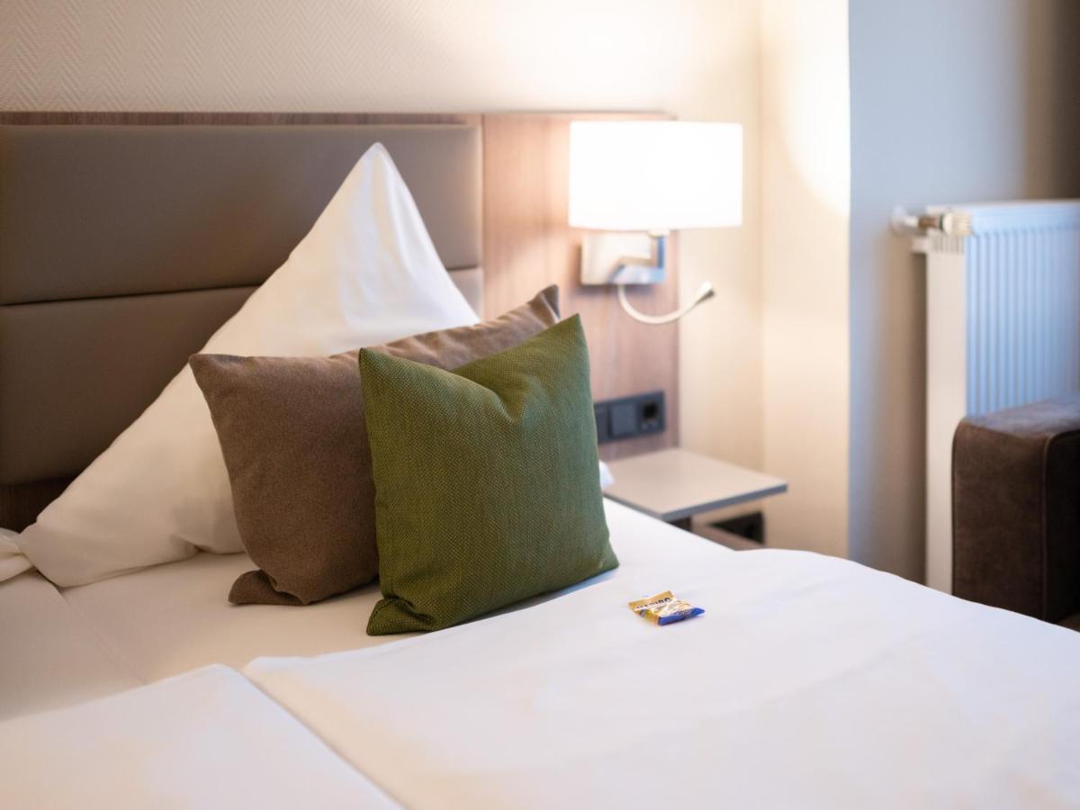 חאן Hotel Im Park מראה חיצוני תמונה