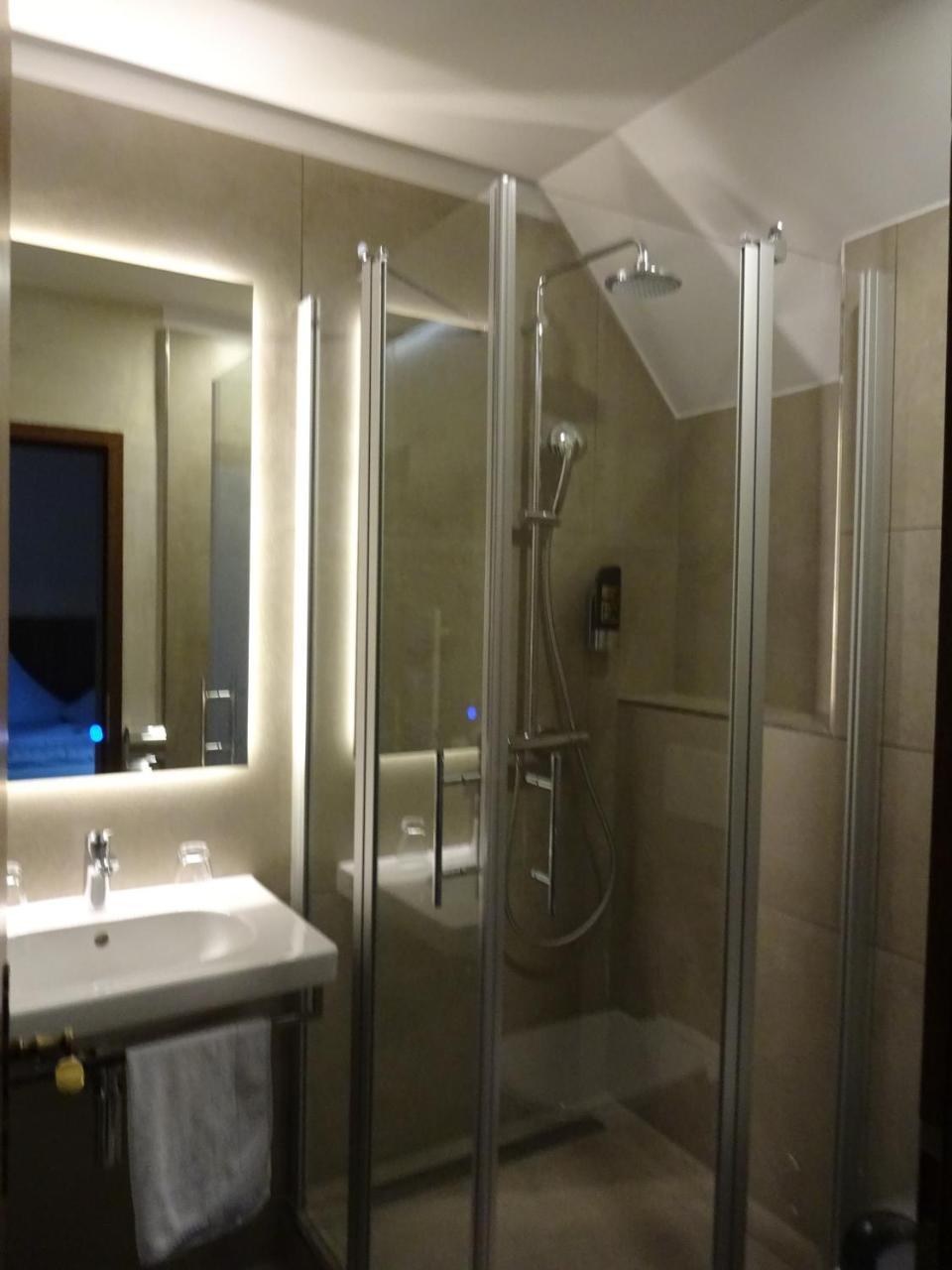 חאן Hotel Im Park מראה חיצוני תמונה